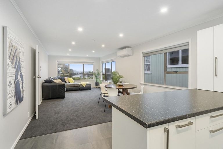 Photo of property in 227 Dowse Drive, Maungaraki, Lower Hutt, 5010