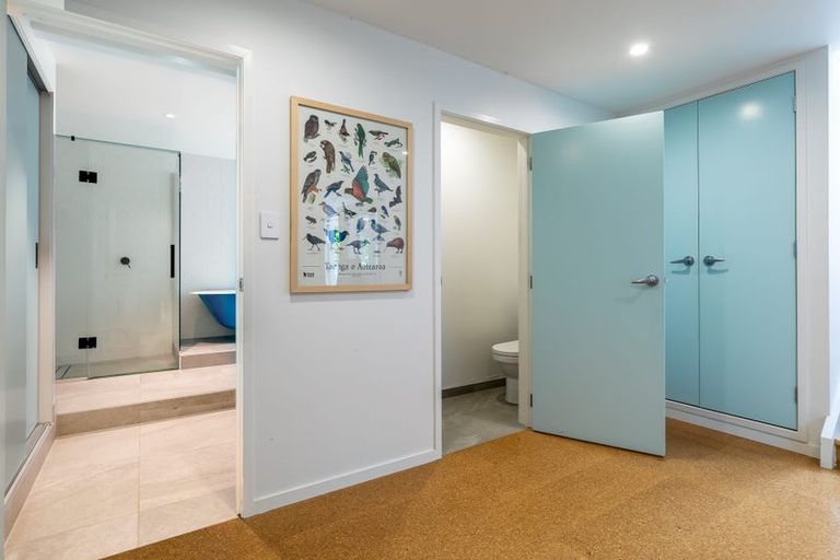 Photo of property in 9 Raroa Terrace, Waiatarua, Auckland, 0604