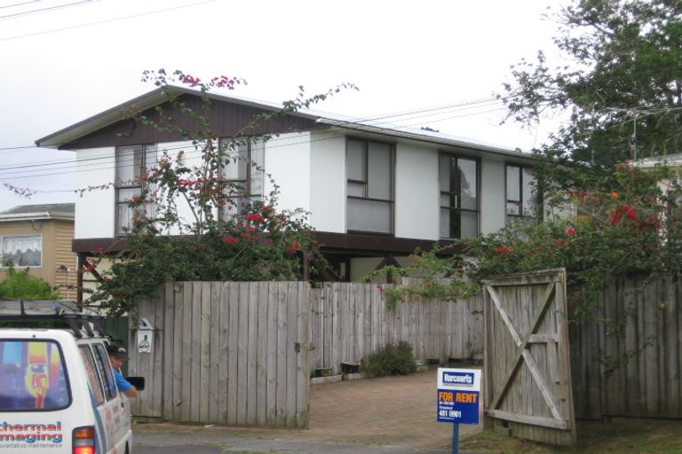 Photo of property in 8 Beach Haven Road, Beach Haven, Auckland, 0626