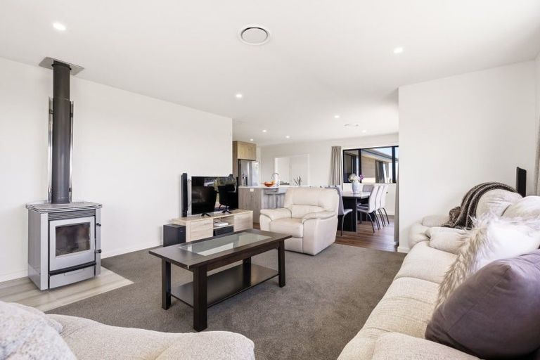 Photo of property in 1 Glendas Way, Acacia Bay, 3385