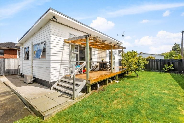 Photo of property in 337 Swanson Road, Ranui, Auckland, 0612