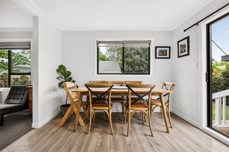 Photo of property in 53 Cambridge Road, Riverhead, 0820