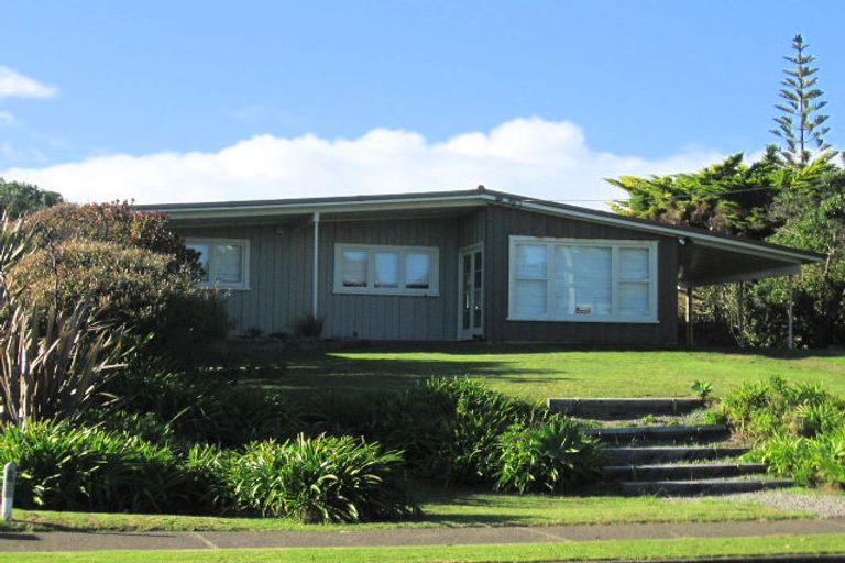 Photo of property in 60 William Street, Waikanae Beach, Waikanae, 5036