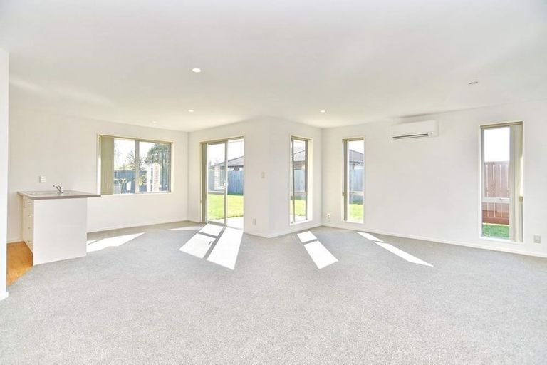 Photo of property in 69 Acacia Avenue, Rangiora, 7400