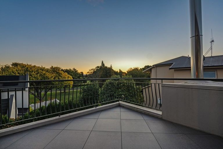 Photo of property in 15 Montgomery Terrace, Hokowhitu, Palmerston North, 4410