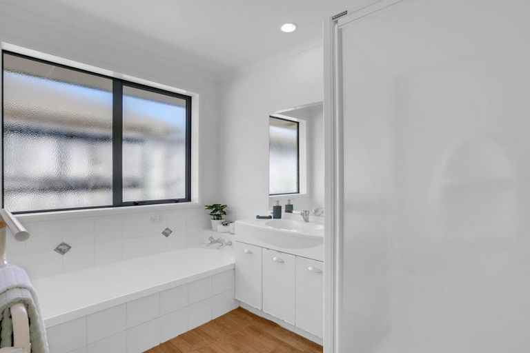 Photo of property in 5 Locksley Lane, Hamilton East, Hamilton, 3216