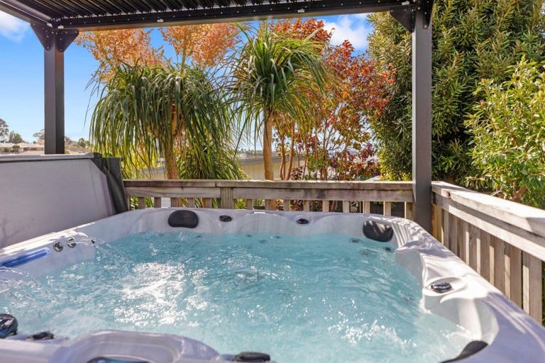 Photo of property in 33 Merriman Place, Pyes Pa, Tauranga, 3112