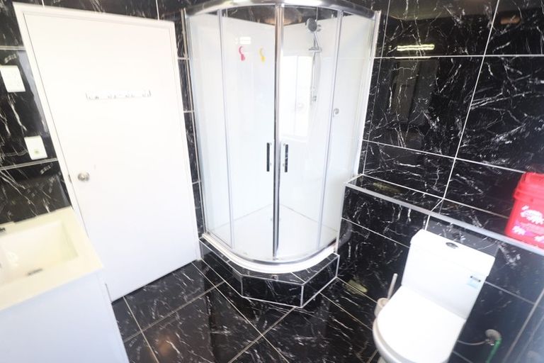 Photo of property in 2/663 Beach Road, Rothesay Bay, Auckland, 0630