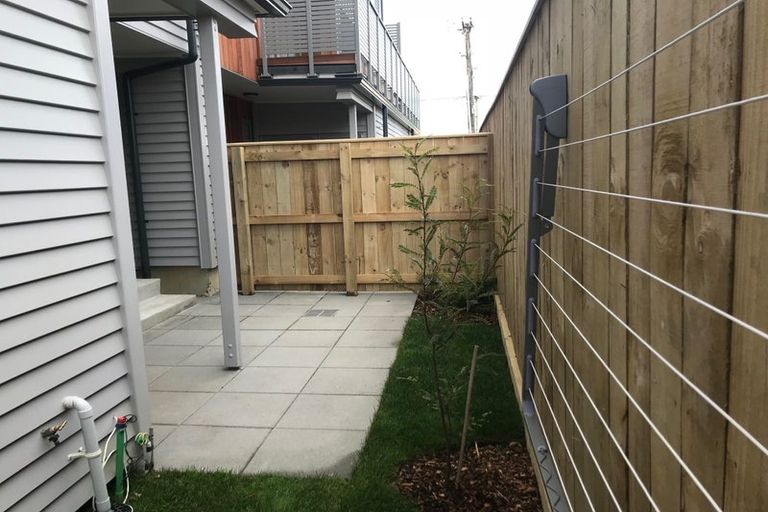 Photo of property in 2/121 Rongotai Road, Kilbirnie, Wellington, 6022