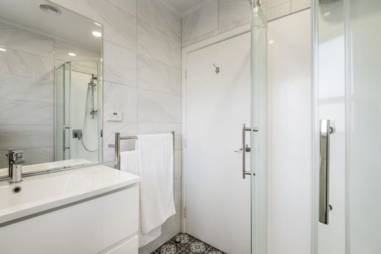 Photo of property in 1/10 Philip Place, Hillcrest, Auckland, 0627