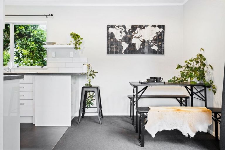 Photo of property in 2/60 Taikata Road, Te Atatu Peninsula, Auckland, 0610