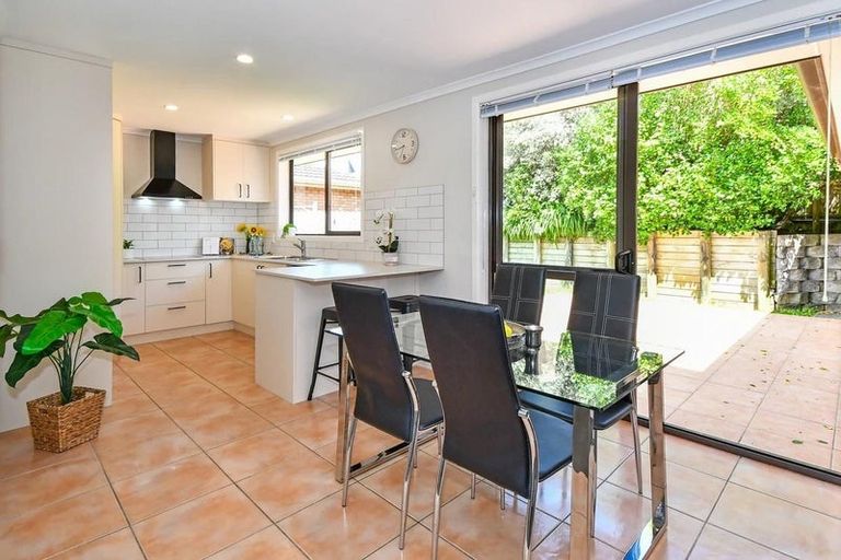 Photo of property in 10 Mt Lebanon Crescent, The Gardens, Auckland, 2105