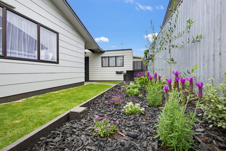 Photo of property in 1/17 Atherfold Crescent, Greenmeadows, Napier, 4112