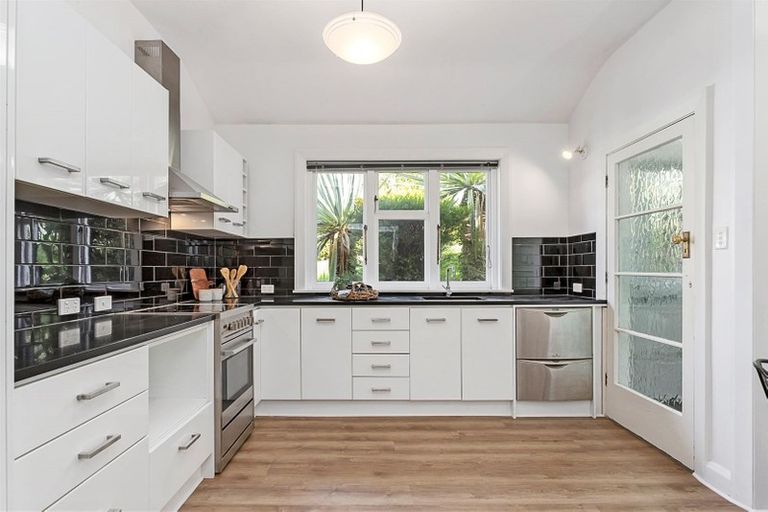 Photo of property in 2a Merlewood Avenue, Cashmere, Christchurch, 8022