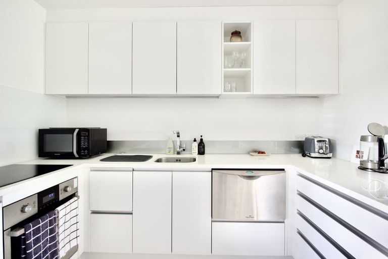 Photo of property in 3/73 Princes Street, Northcote Point, Auckland, 0627