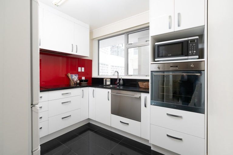 Photo of property in Kensington Apartments, 236 Oriental Parade, Oriental Bay, Wellington, 6011
