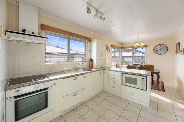 Photo of property in 5 Nicola Place, Mangere, Auckland, 2022
