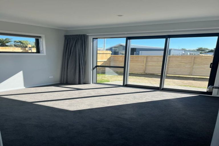Photo of property in 9 Koru Loop, Paraparaumu, 5032