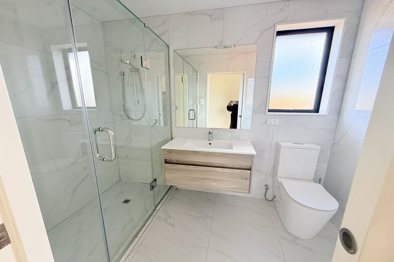 Photo of property in 127 Oreil Avenue, West Harbour, Auckland, 0618