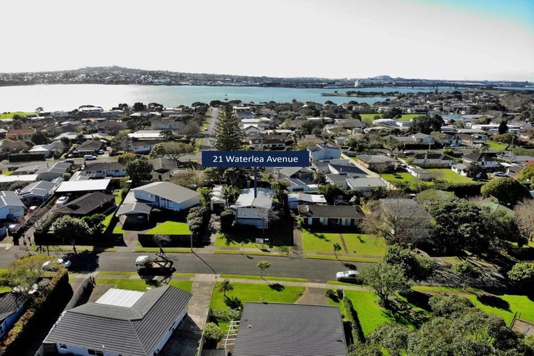 Photo of property in 21 Waterlea Avenue, Mangere Bridge, Auckland, 2022