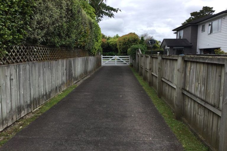 Photo of property in 1/7 Vardon Road, Green Bay, Auckland, 0604