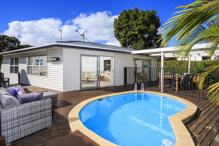 Photo of property in 12 Seaton Road, Murrays Bay, Auckland, 0630