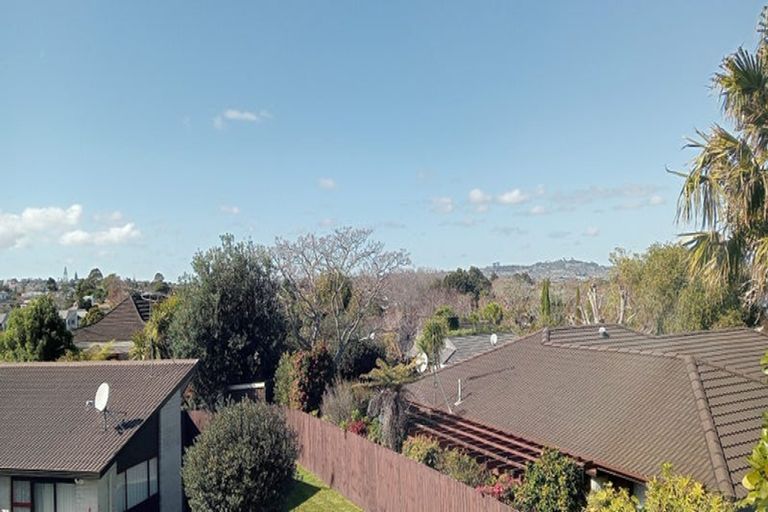 Photo of property in 2/47 Luton Avenue, Sunnyhills, Auckland, 2010