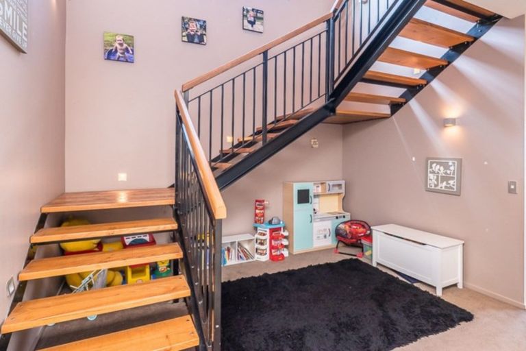 Photo of property in 61 Quadrant Heights, Paraparaumu, 5032