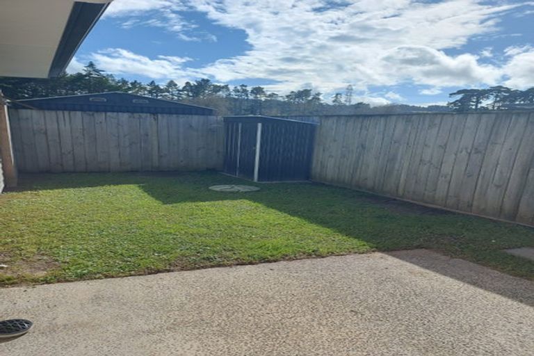 Photo of property in 15 Kahika Grove, Huapai, Kumeu, 0810