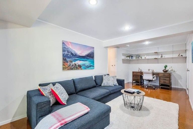 Photo of property in 215 Kaipara Road, Papakura, 2582