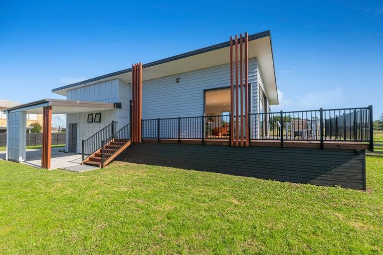 Photo of property in 30 Aitkenhead Court, Parakai, 0830