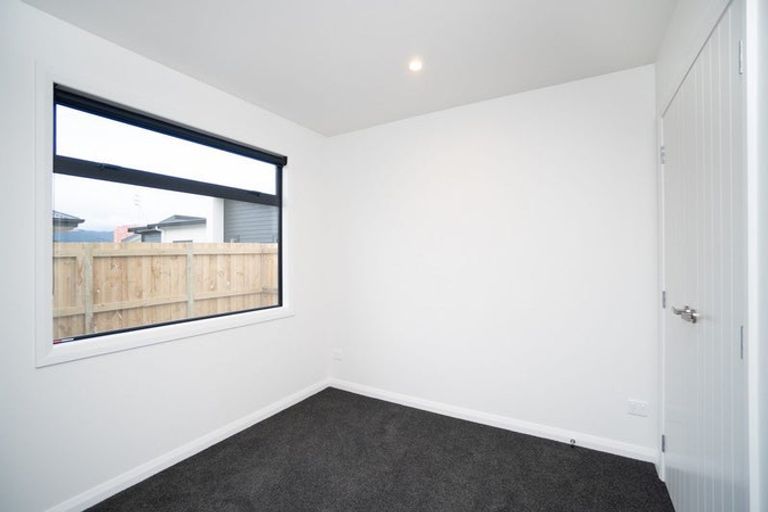 Photo of property in 77 Johnstone Drive, Fitzherbert, Palmerston North, 4410
