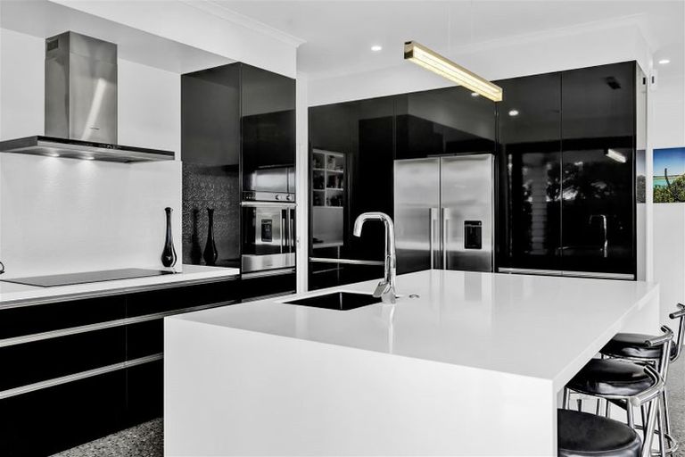 Photo of property in 6 Pebble Beach Court, Waiwhakaiho, New Plymouth, 4312