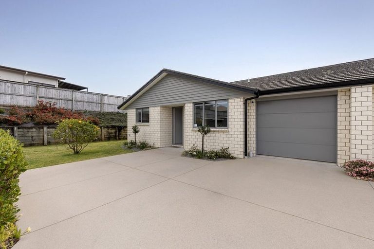 Photo of property in Waterview Estate, 2/4 Greystone Place, Omokoroa, 3114