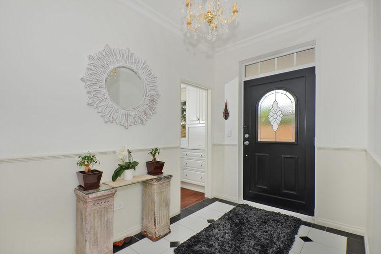 Photo of property in 2 O'farrell Drive, One Tree Point, 0118