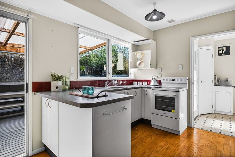 Photo of property in 12 Firle Place, Green Bay, Auckland, 0604