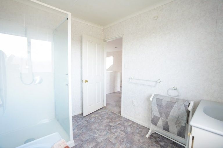 Photo of property in 25 Rosebank Avenue, Kelvin Grove, Palmerston North, 4414