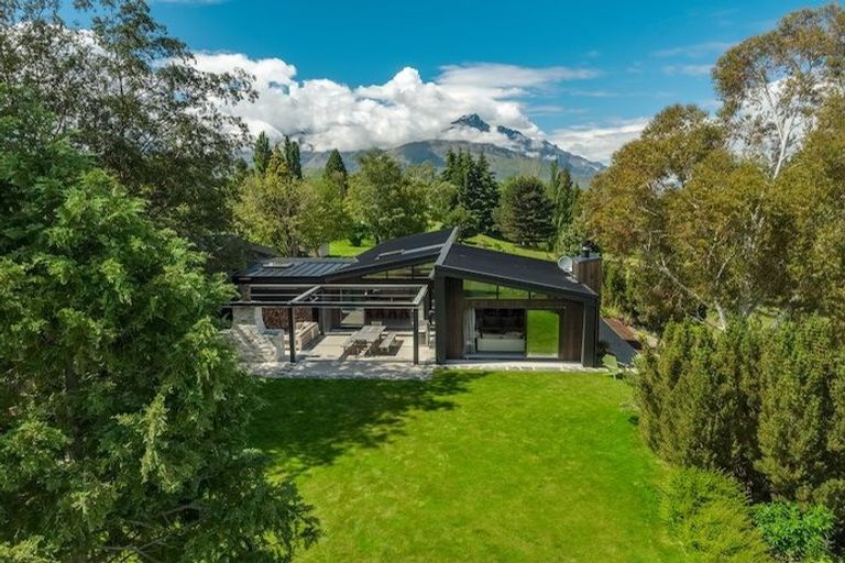 Photo of property in 27 Mooney Road, Speargrass Flat, Queenstown, 9371