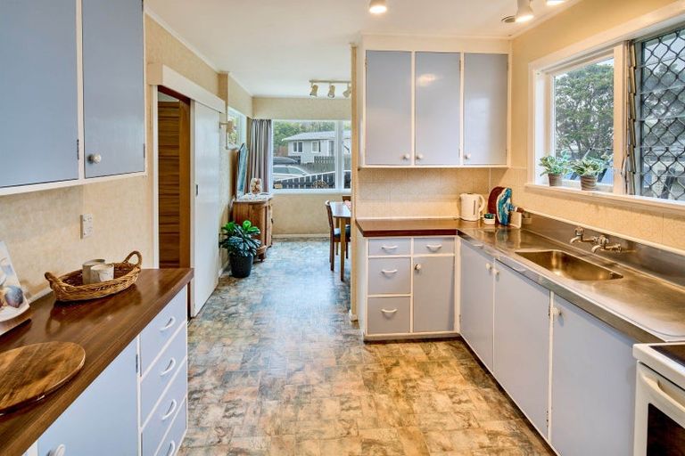 Photo of property in 16 Clematis Grove, Maungaraki, Lower Hutt, 5010