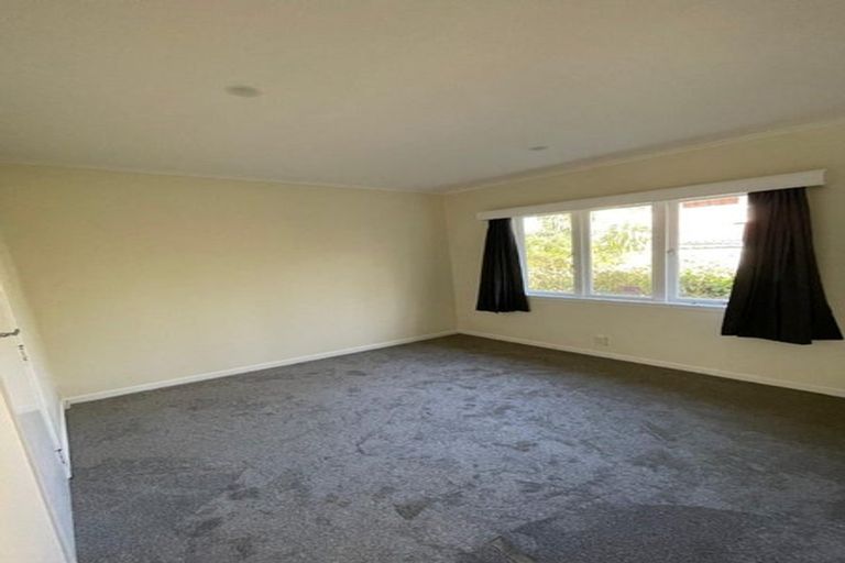 Photo of property in 141 Glenfield Road, Hillcrest, Auckland, 0626