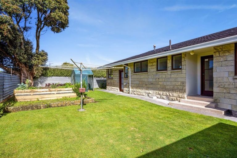 Photo of property in 240 Waihi Road, Hawera, 4610