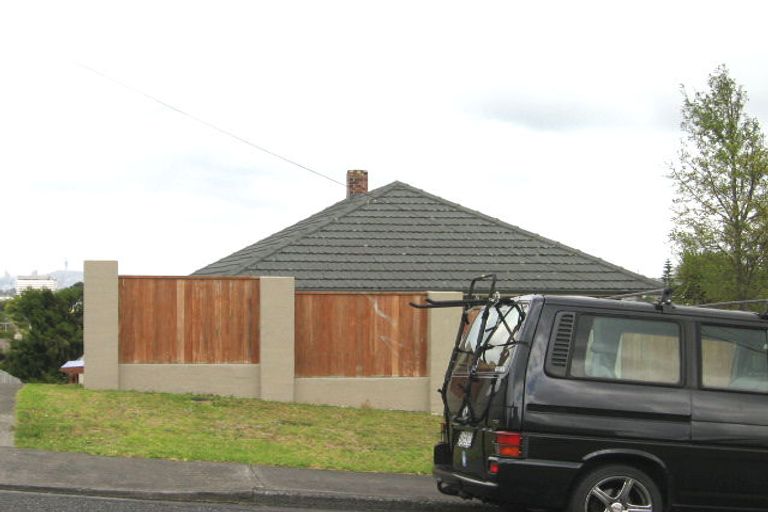 Photo of property in 2/4 Richards Avenue, Forrest Hill, Auckland, 0620