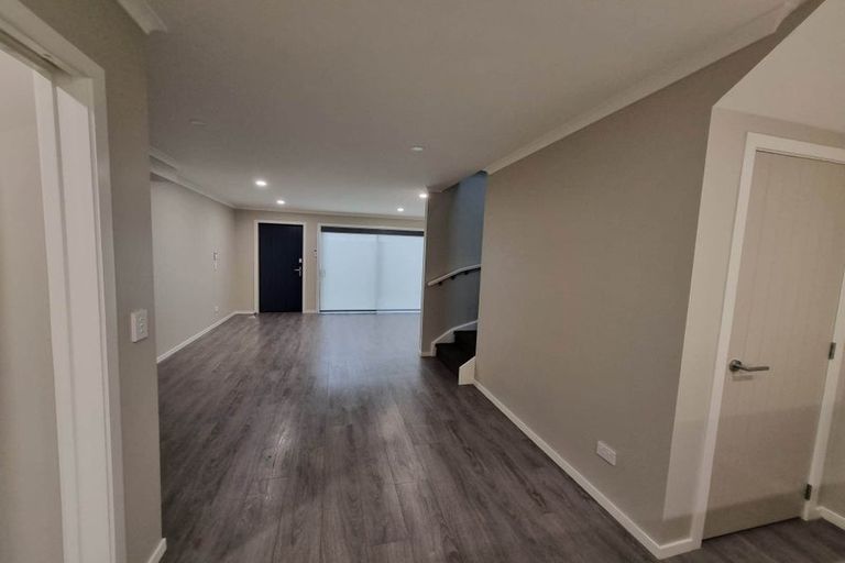 Photo of property in 6e Te Whiti Grove, Waterloo, Lower Hutt, 5011