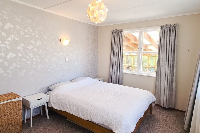 Photo of property in 23 Poneke Drive, Waikanae, 5036