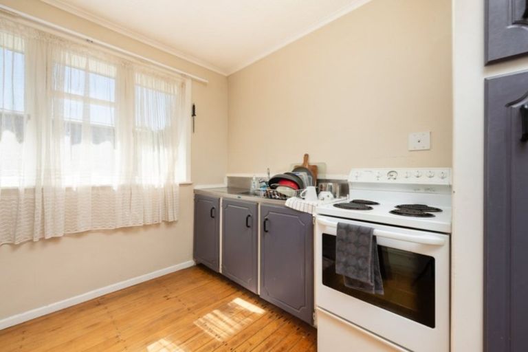 Photo of property in 17 Pitau Road, Mount Maunganui, 3116