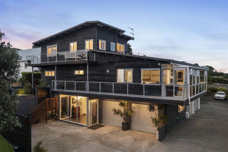 Photo of property in 1/41 Seaview Road, Castor Bay, Auckland, 0620