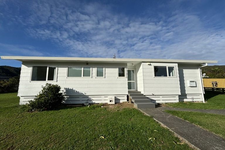 Photo of property in 350 Wellington Road, Wainuiomata, Lower Hutt, 5014