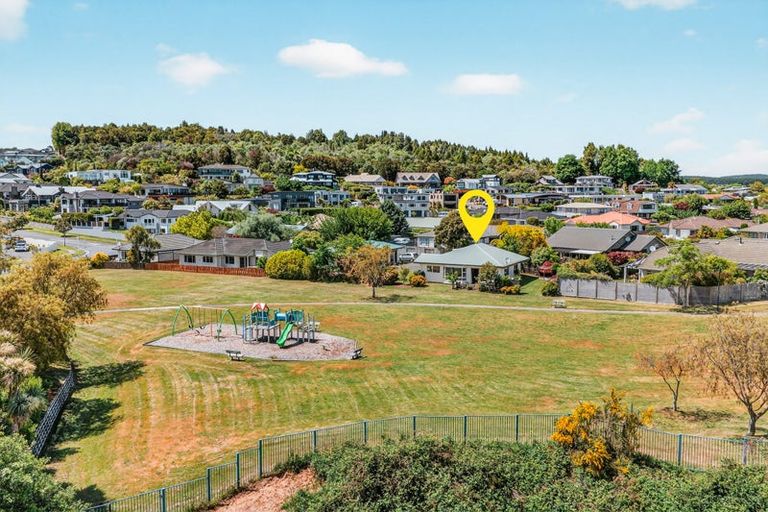 Photo of property in 2/35 Fairview Terrace, Waipahihi, Taupo, 3330