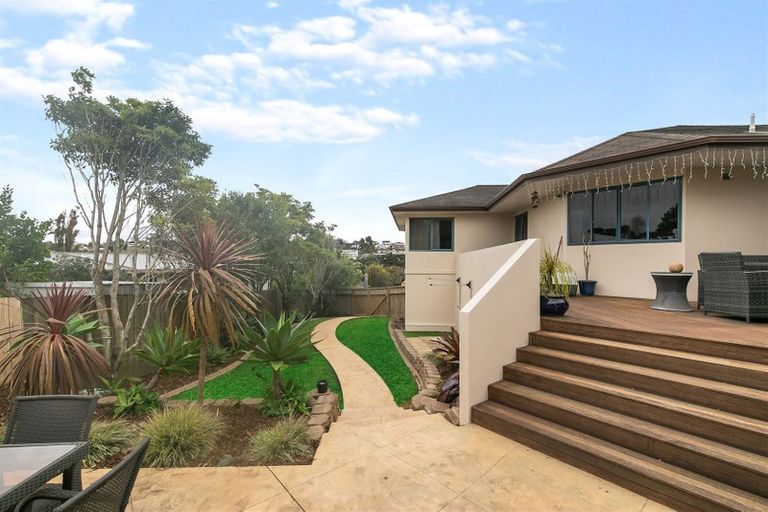 Photo of property in 23 Capri Place, Unsworth Heights, Auckland, 0632