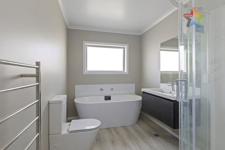 Photo of property in 6 Kairaumati Crescent, Kelson, Lower Hutt, 5010